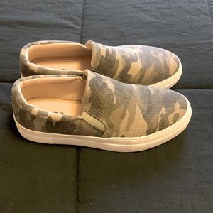 Women’s camo slip ons size 9